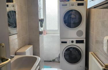 Full House 10 min to city centre, direct train to airport and self check-in - Foto 5