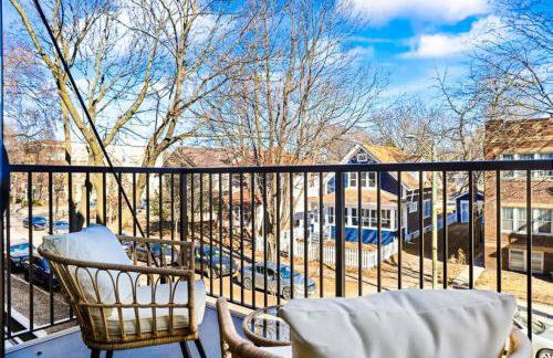 Luxurious 2BR Retreat near Downtown with Roofdeck and Gym - Foto 25