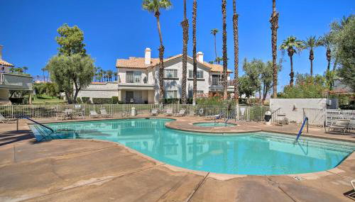 Patio and Pool Access Stunning Palm Desert Townhome - Foto 3