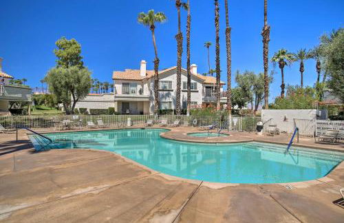 Patio and Pool Access Stunning Palm Desert Townhome - Foto 3