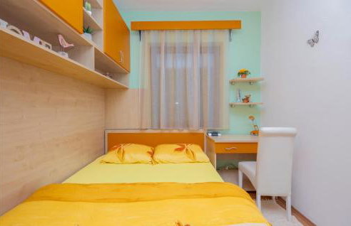 Amazing Home In Mijaca - Photo 18