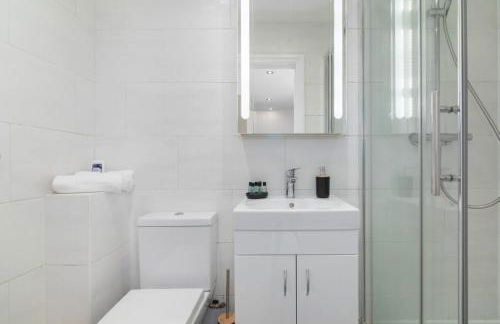 Stylish Shoreditch Apartment near Brick Lane with Balcony Sleeps 4 - Foto 13