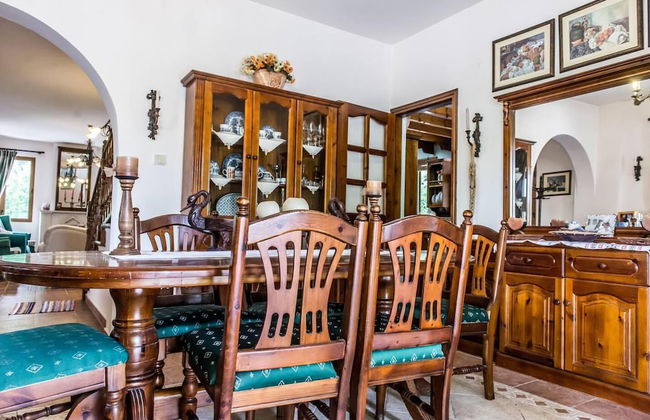 Remarkable 5-bed Villa in Miliou Village Paphos - Foto 10