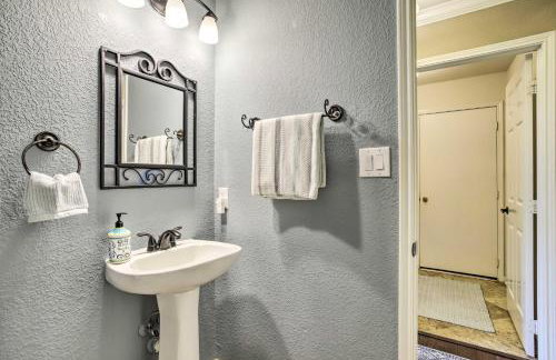 Luxe Home 30 Miles to Houston with Pool and Grill - Foto 24