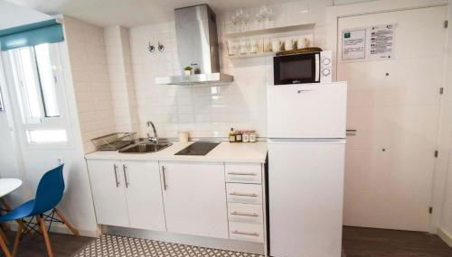 Apartamento con terraza en el centro histórico de Capuchinos - Photo 3