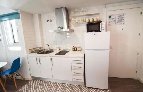 Apartamento con terraza en el centro histórico de Capuchinos - Photo 3