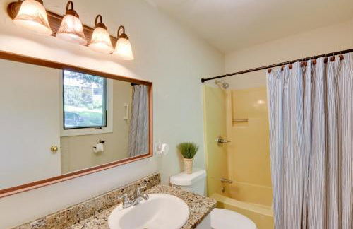 Stunning Dillard Home with Yard in Sky Valley! - Foto 14