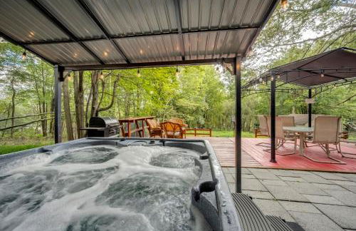 Stunning! Pocono Escape! HotTub Sauna Pool Ski Pet-Friendly Firepit Game Room Fireplace BBQ Lakes Tennis Fishing - Foto 1