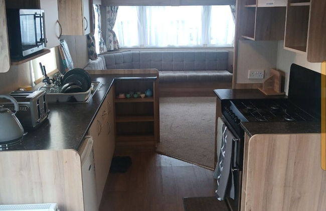 Abi Caravan Sleeps 8 Lyons Winkups Holiday Park - Foto 1