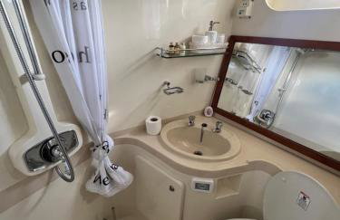 SUPERYACHT ON TOWN QUAY MARINA, SOUTHAMPTON - Very close to city centre and cruise terminals - free parking included - Foto 22