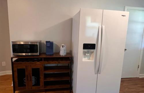 Cozy Stay Near DT with Deck and Yard - Foto 21