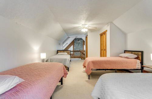 Shady Point Retreat with Hot Tub and Pickleball! - Foto 31