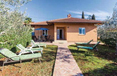 3 Bedroom Lovely Home In Savudrija - Foto 1