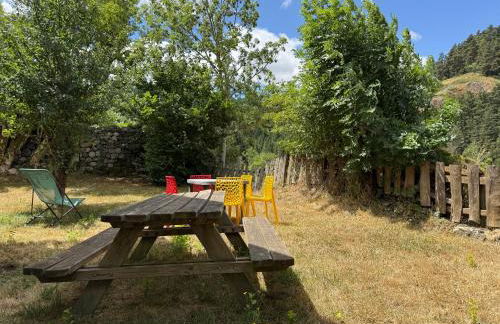 Gite LES SOURCES, 9 pers, 11 couchages - Arlempdes, classé un des plus beaux villages de France - Foto 10