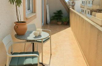 Sunny Penthouse with Large Terrace - Walk to Beach PMT25 - Photo 3