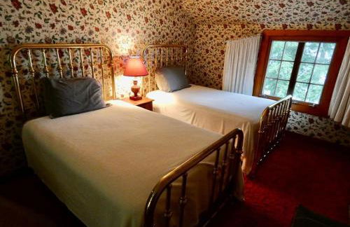 Classic Lake Home on Torch Lake - Foto 32