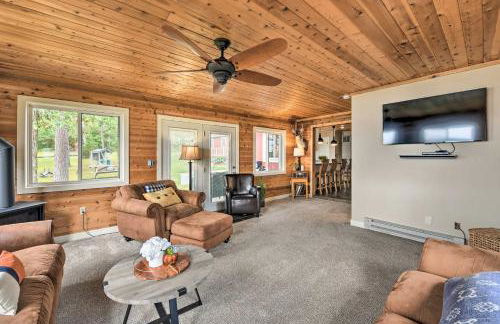 Lakefront Solon Springs Cabin with Private Dock! - Foto 6