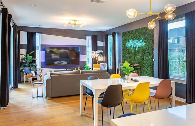 5 000 SQ FT Private 10br Compound DT 6 Min Drive - Photo 3