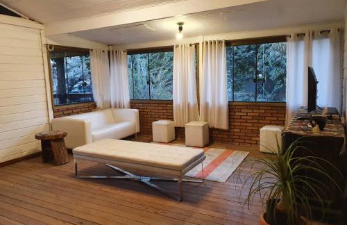 Casa 4 dorms 2 suites - localização perfeita no centrinho e rodeada de natureza - Foto 7