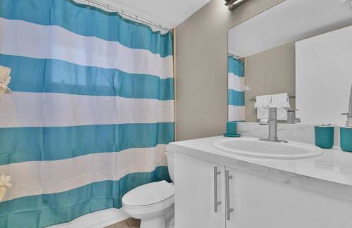 Stylish Hideaway Pool Downtown Boca - Photo 3