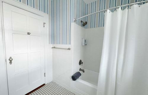 Classy 3-Story Downtown Apt - Great Location - Foto 16