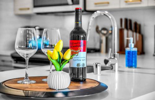 Luxury by the Beach with Pool, Gym, Game Room - Photo 12