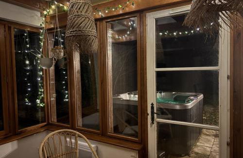 Grand gite rénové, jacuzzi, jardin, rivière, calme - Foto 14