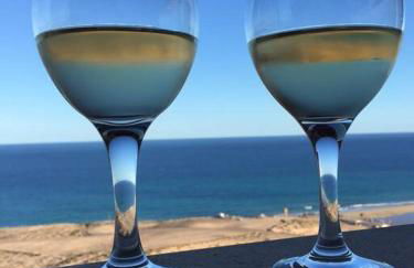 Beach front apartment with stunning ocean views! - Foto 23