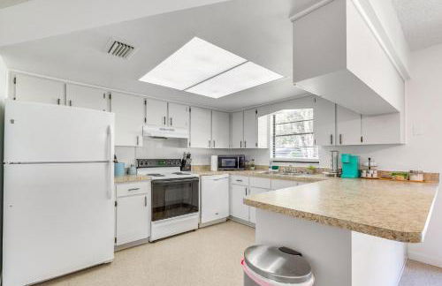 2 Mi to State Parks! Crystal River Home with Yard - Foto 9