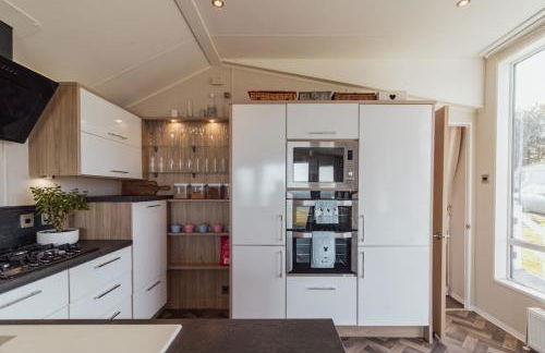 The Lodge - Dog-Friendly Sea View Lodge - Pool available for Long Stays - Foto 18