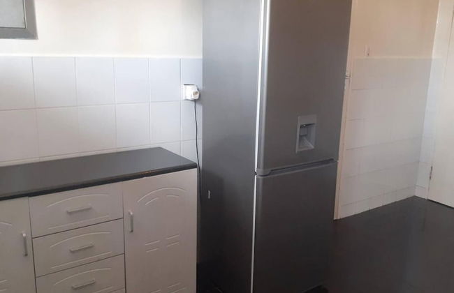 Spacious Executive Holiday Apartment In Bulawayo - Photo 3