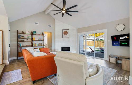 Family 3BR 2BA Home Near Charming Main Street w Cowboy Pool by Austin Vacay - Foto 9