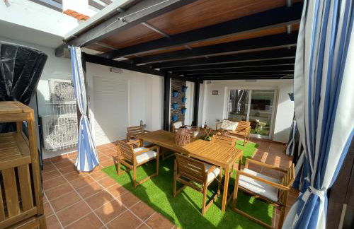 This spectacular 3-bedroom apart - Photo 40