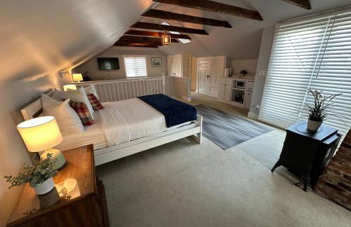 Charming Victorian Home Downtown Newport - Photo 48