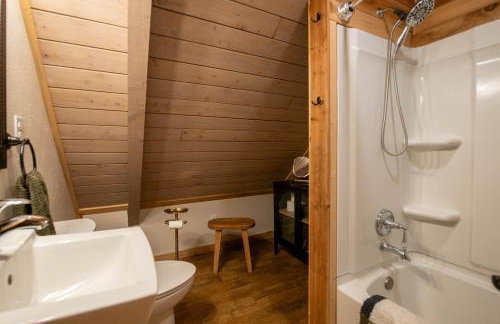 Fog & Fern Hideaway - Cozy Cabin w Private Hot Tub near Mt Rainier - Foto 22
