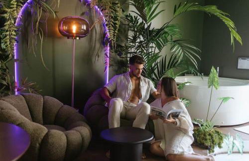 La Suite Chammarzt - Insolite - Escapade à deux -JungleRoom - baignoire balnéo privative - centre historique - Foto 6