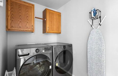 Stylish Renovation, Perfect for Families & Pets, Garage Parking, Sleeps 10 - Foto 41