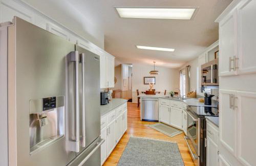 Deck, Grill and Dock Access Lake Keowee Retreat! - Foto 8