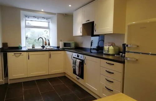 The Beautiful Bobbin - Premium Cottage with views, local walks, wood burner & pubs - Photo 23