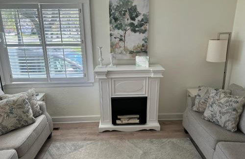 Cozy Neutral Farmhouse, Coffee provided, Relaxation optional - Foto 1