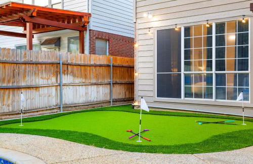 Resort Style Backyard Pool Pickleball Court - Foto 72