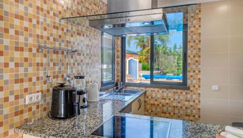 Villa Ruana - 5 bedrooms on Suite- Free out door Hot Jacuzzi - By Bedzy - Foto 4, stove, toaster