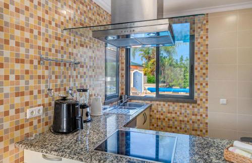 Villa Ruana - 5 bedrooms on Suite- Free out door Hot Jacuzzi - By Bedzy - Foto 4