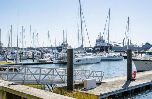 Landing Stylish 2BD Gym Clubhouse - Photo 31