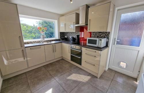 Free Parking Home In Gatley by City SuperHost - Photo 18