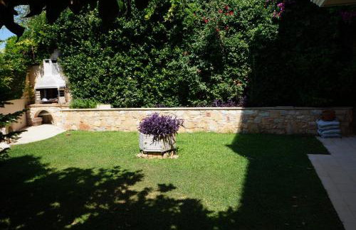 Apartment with a garden, BBQ, swimming pool and jacuzzi - Foto 14