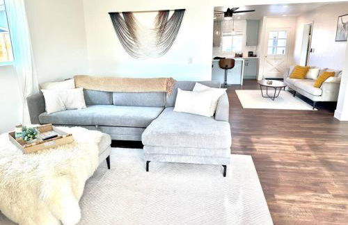 Modern Home with View and Large Private backyard - Foto 18