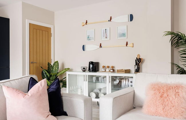 Modern 2bed Flat, Parking, Close to Beach & Shops - Photo 15