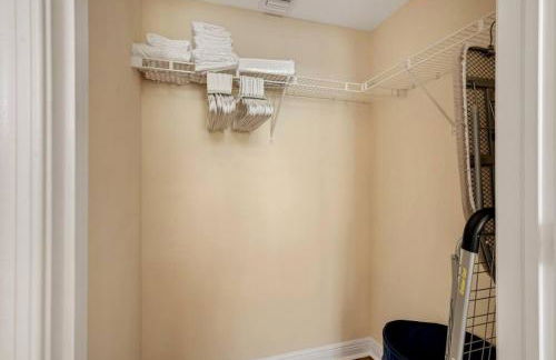 1 BR King- Rooftop Pool close to beach Casa Costa - Foto 16