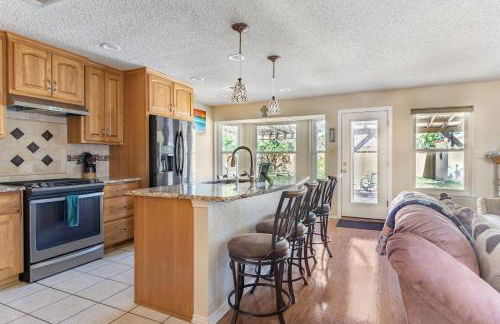 Cozy 3BR Retreat with Outdoor Dining & BBQ Grill - Foto 9